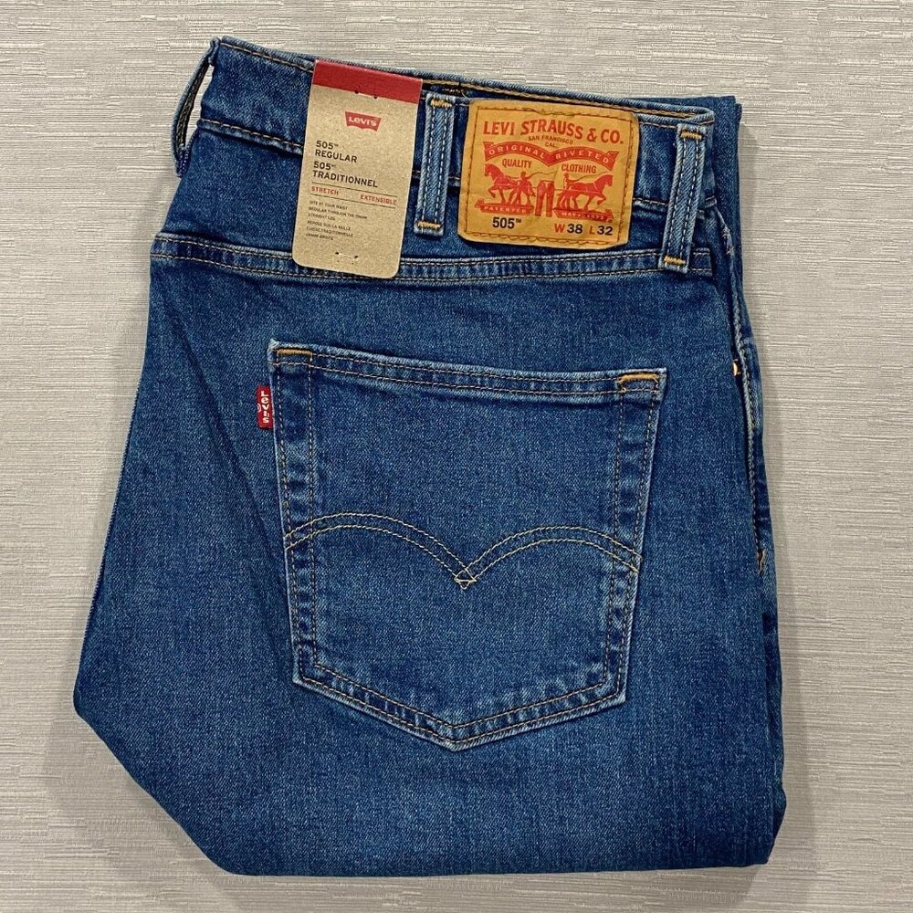 Levis 505 Regular Mens Size 38 x 32 Straight Leg Medium Wash Denim Jeans